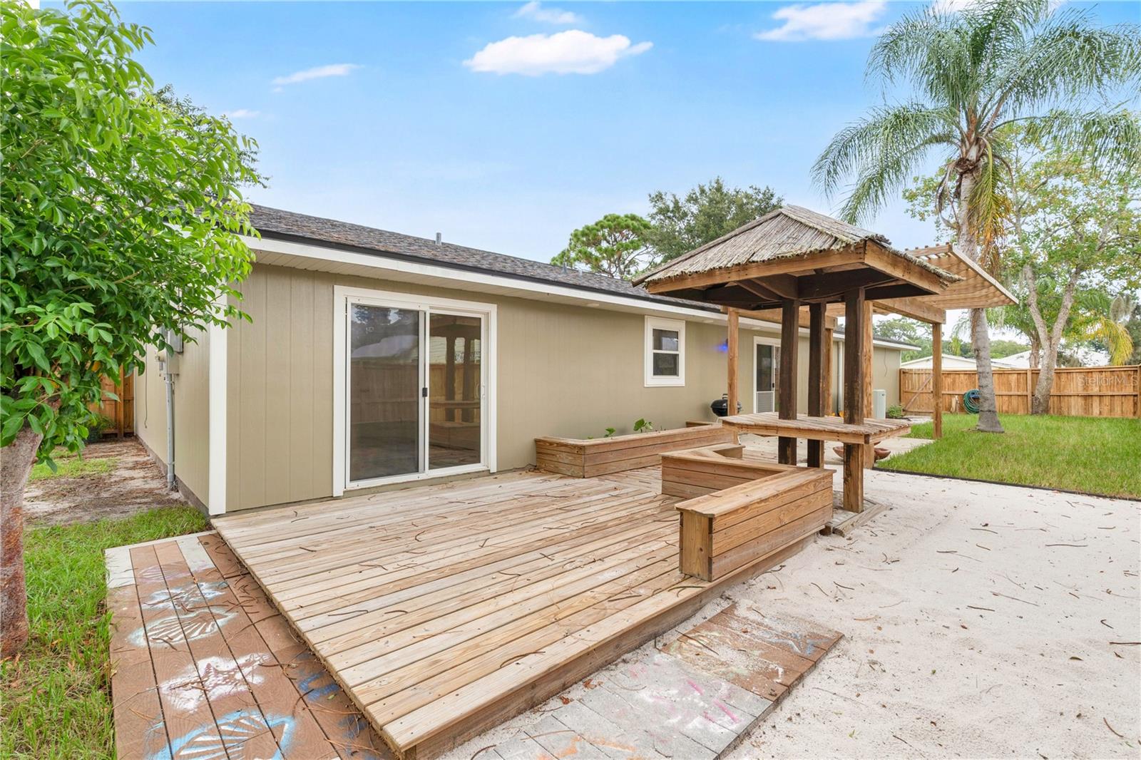 2304 Travelers Palm Dr Property Photo 26