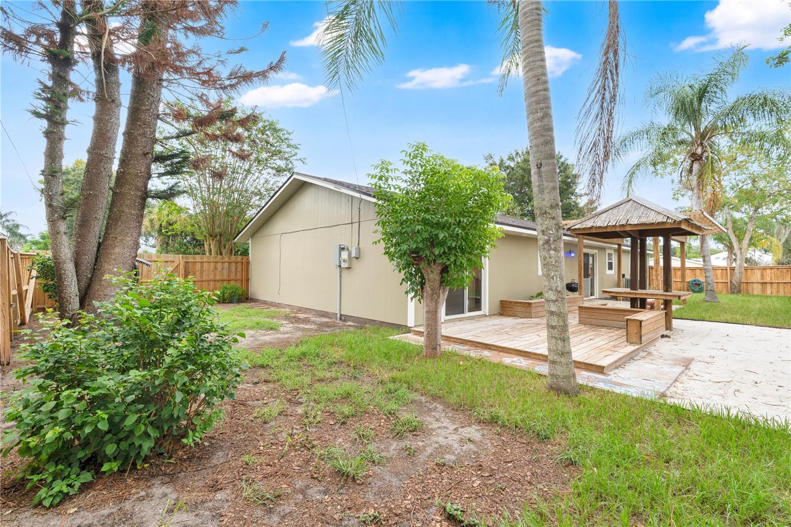 2304 Travelers Palm Dr Property Photo 27