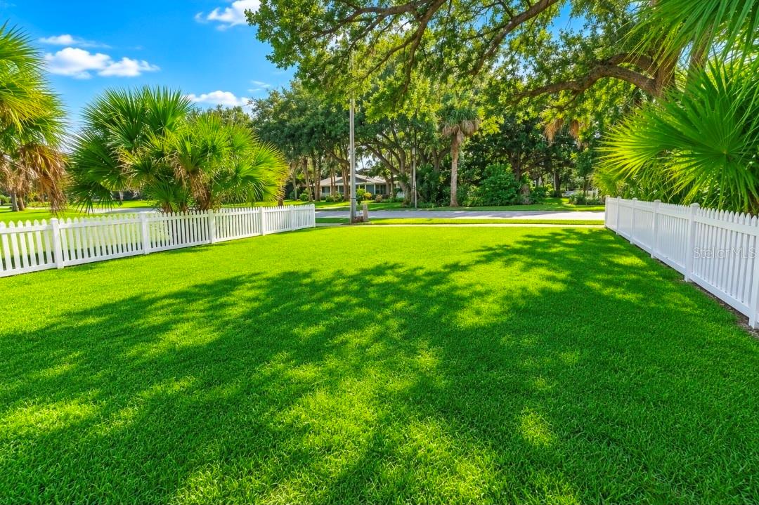 1308 S Riverside Dr Property Photo 7
