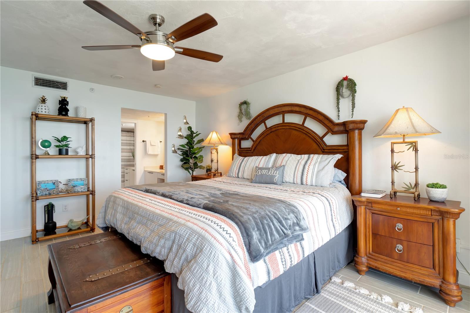 2555 S Atlantic Ave #ph-4 Property Photo 13