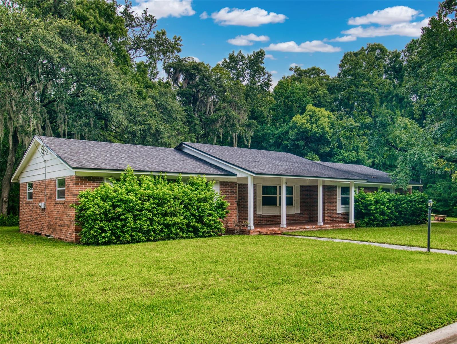 609 CLAIRE LN
