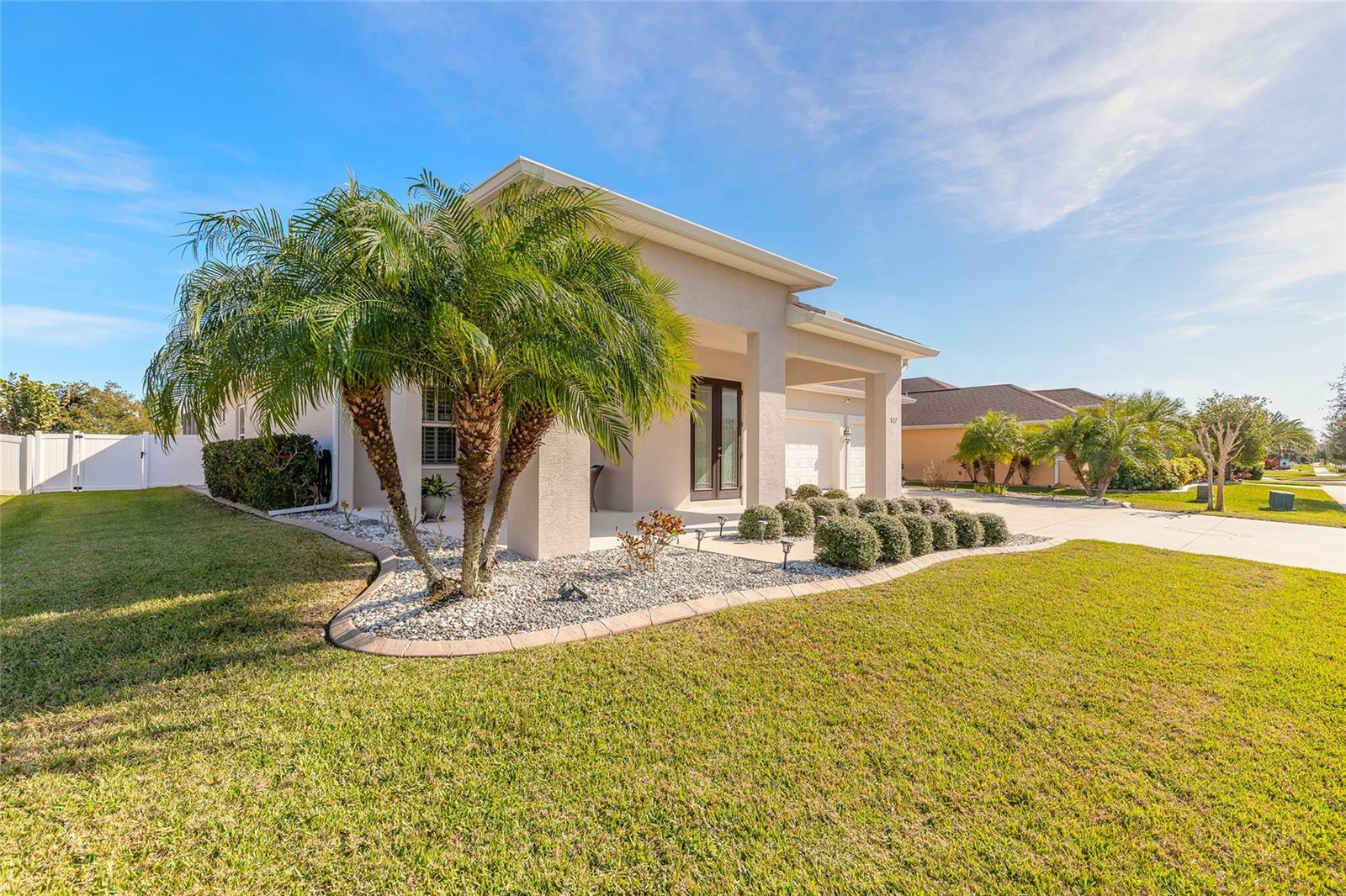 527 Luna Bella Ln Property Photo 3