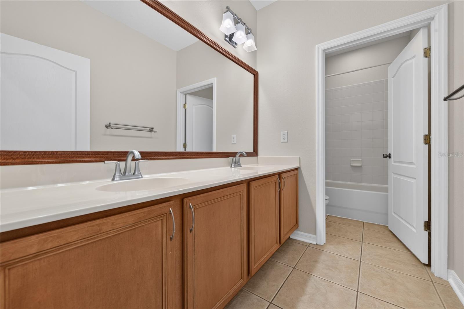 521 Venetian Villa Dr Property Photo 17