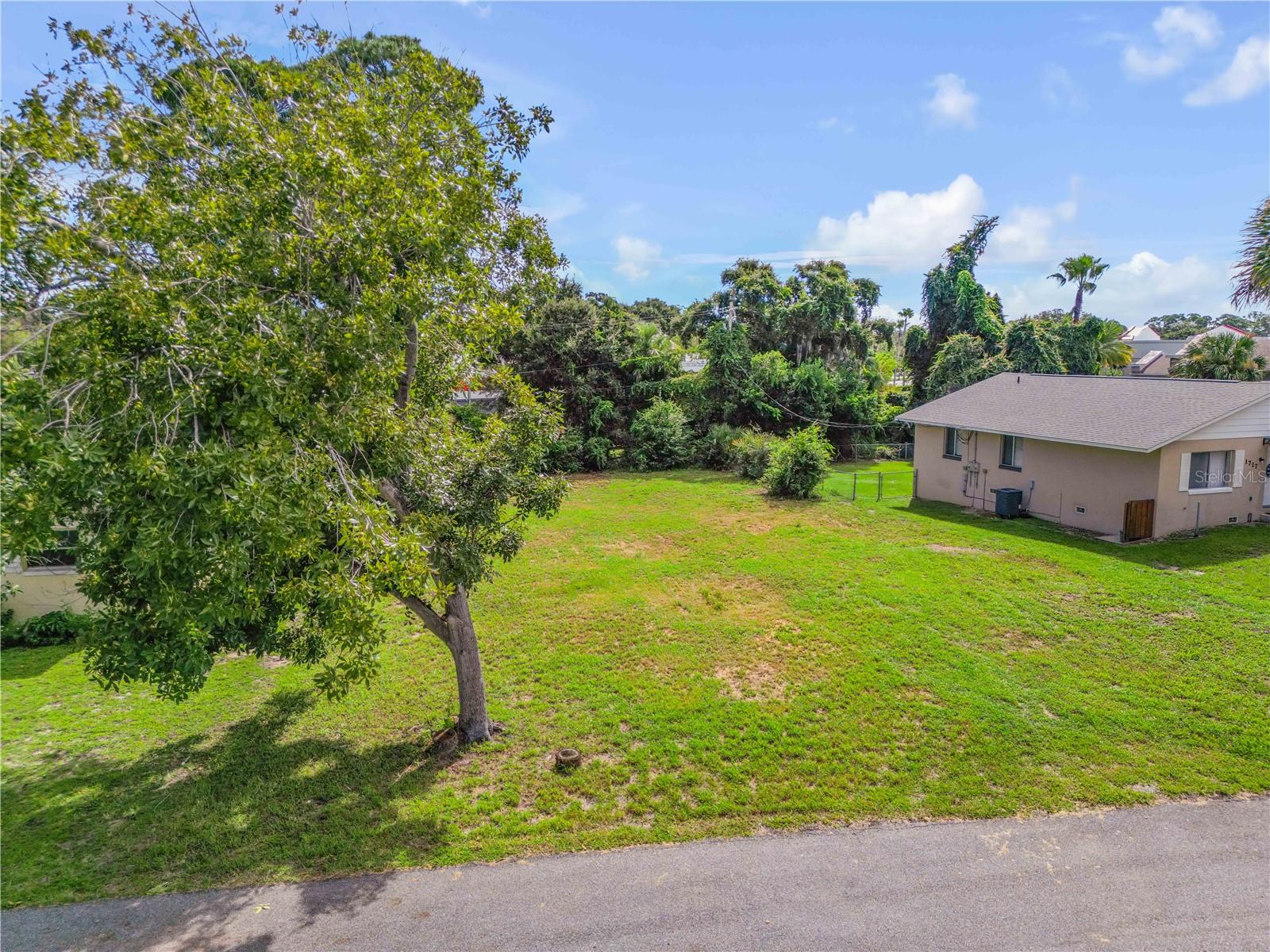 1715 Edgewater Dr Property Photo 2