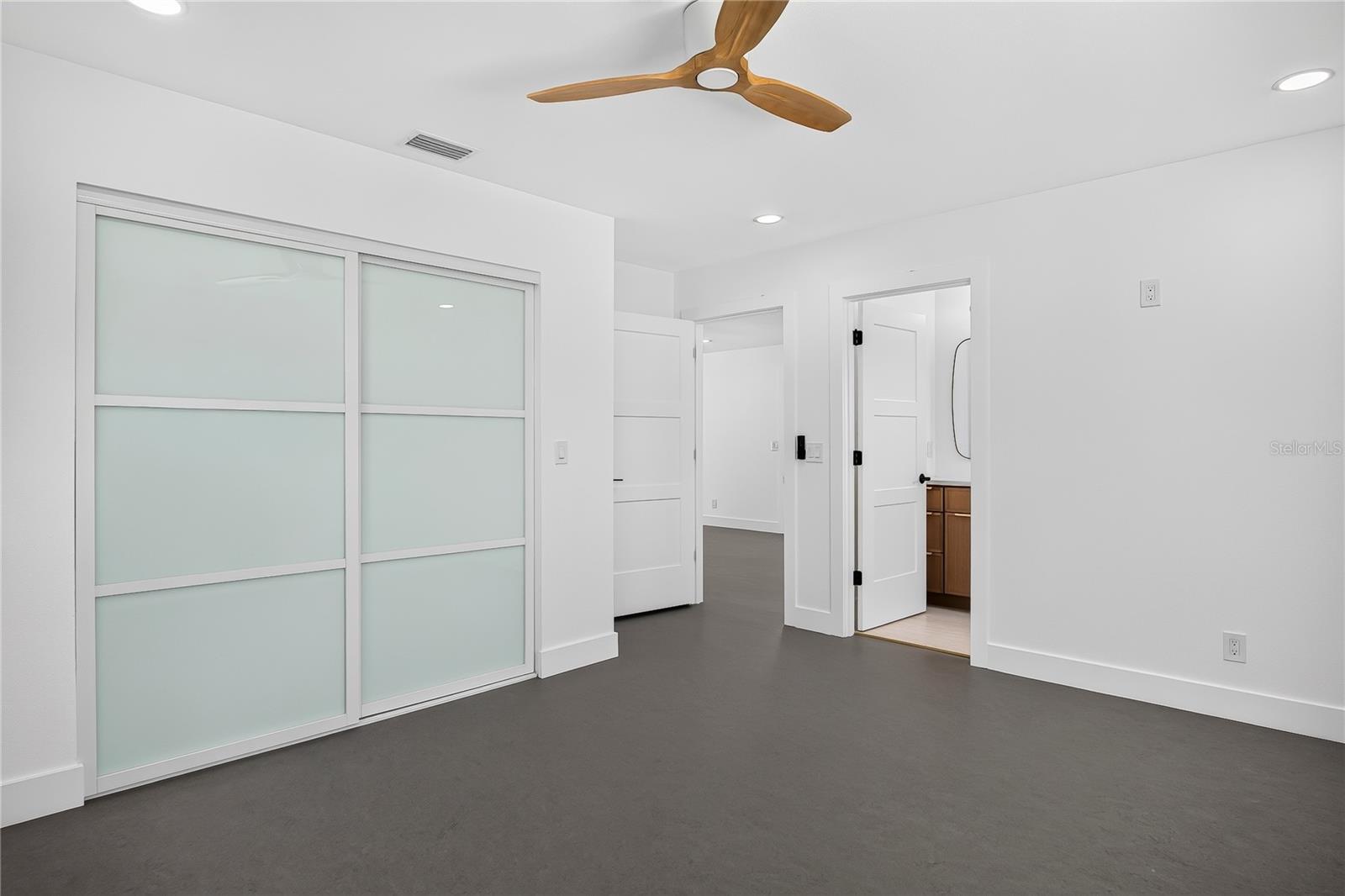 1 Watts Dr Property Photo 36