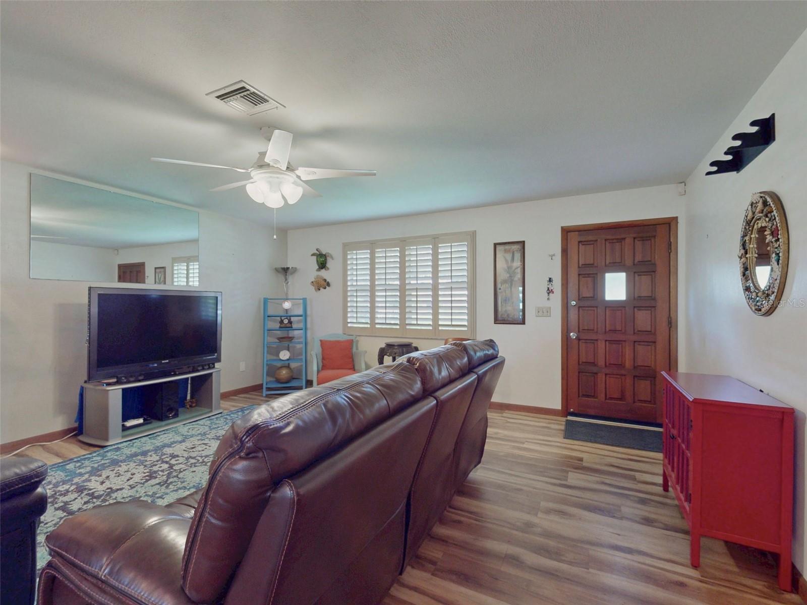 570 Oliver Dr Property Photo 2