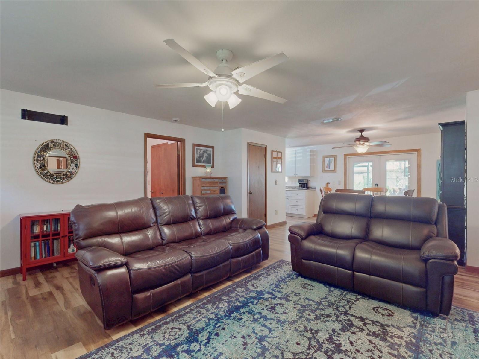 570 Oliver Dr Property Photo 5