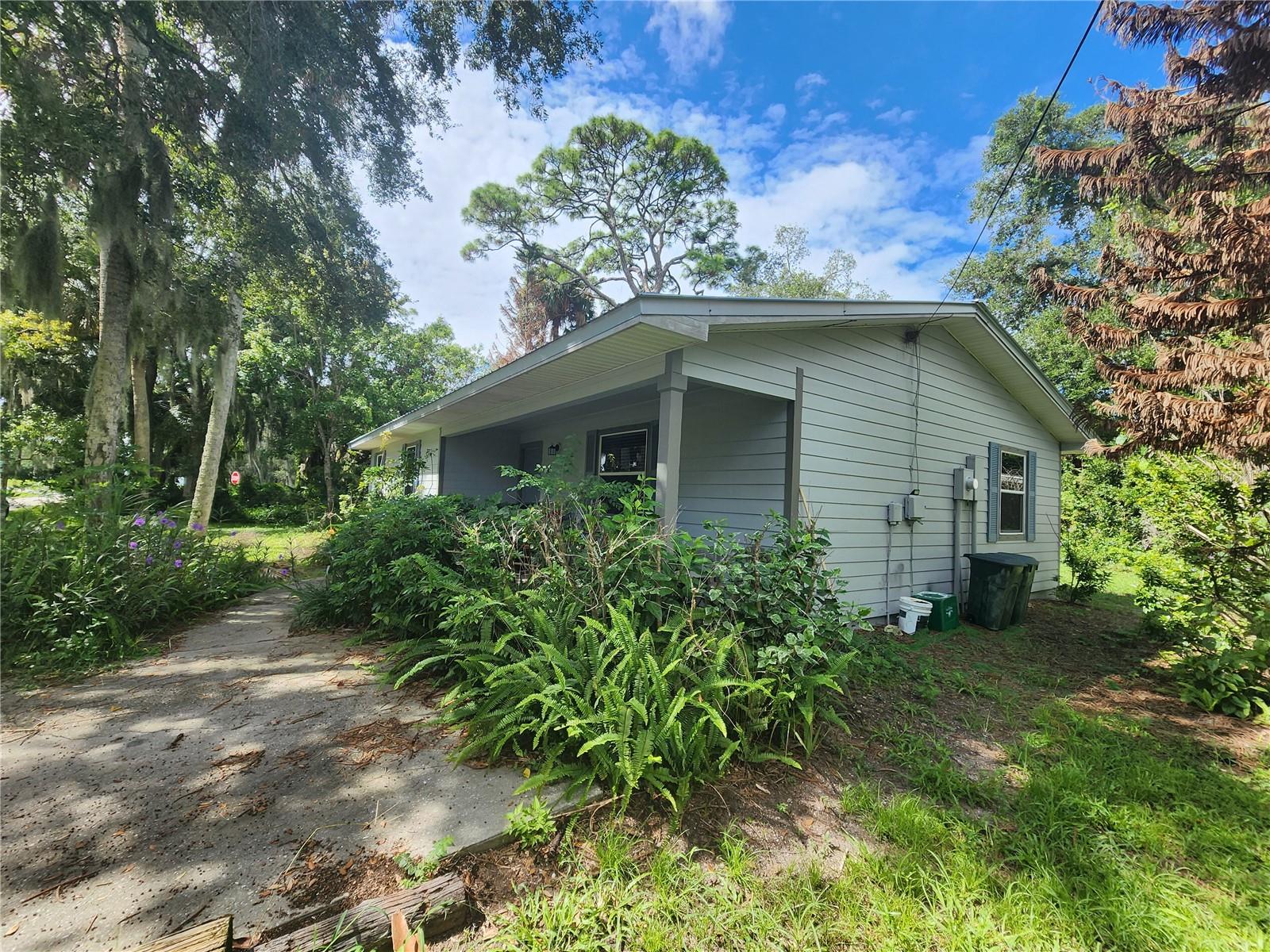 240 Newcomb St Property Photo 4