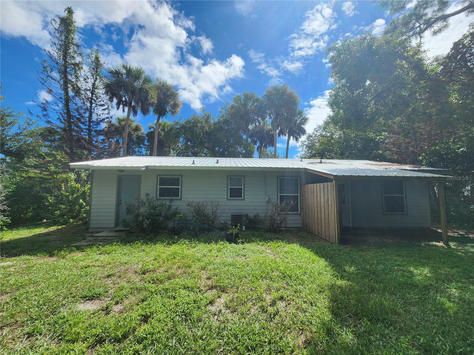 240 Newcomb St Property Photo 6