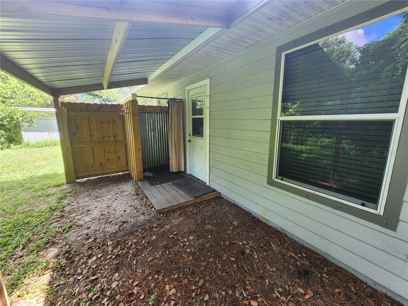 240 Newcomb St Property Photo 8