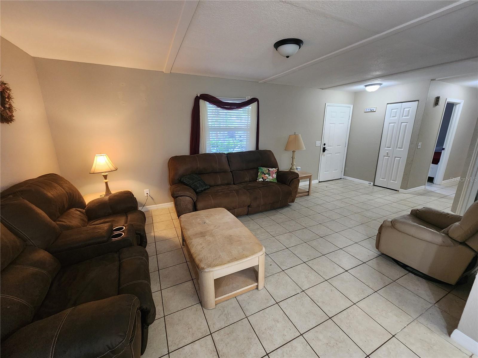 240 Newcomb St Property Photo 10