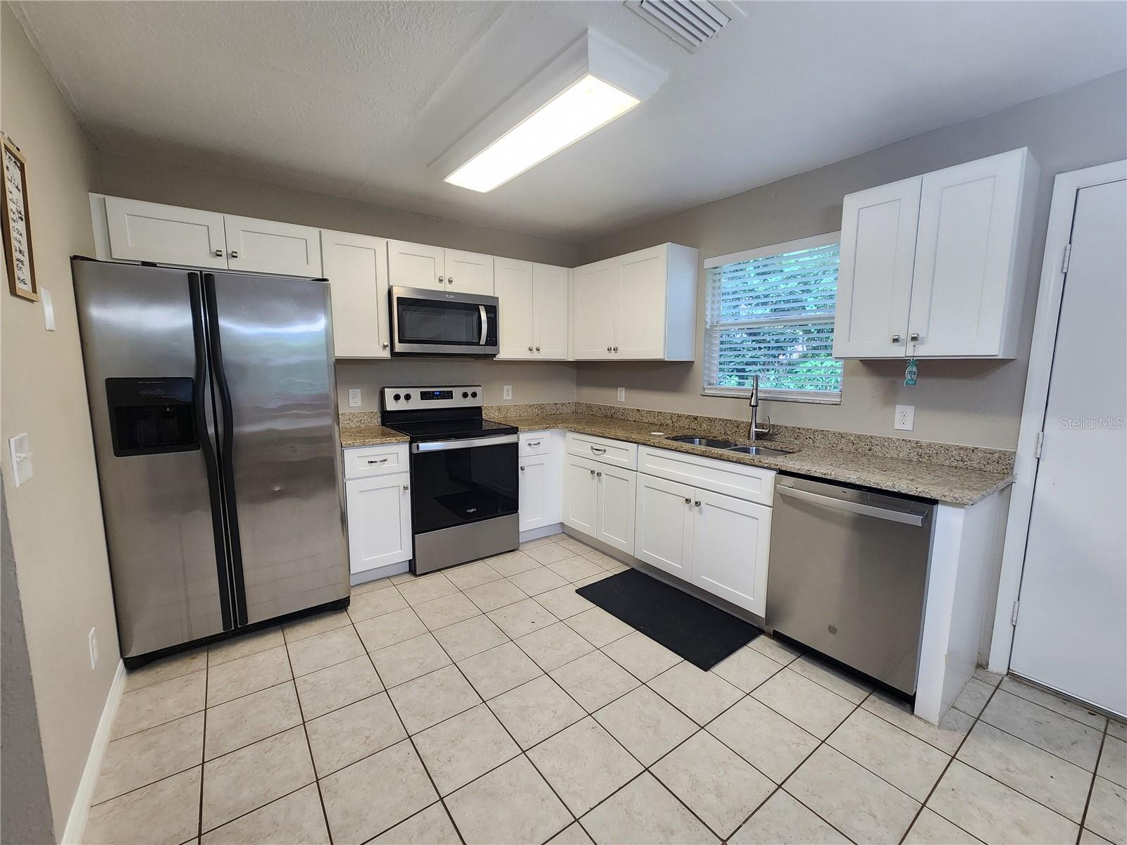 240 Newcomb St Property Photo 12