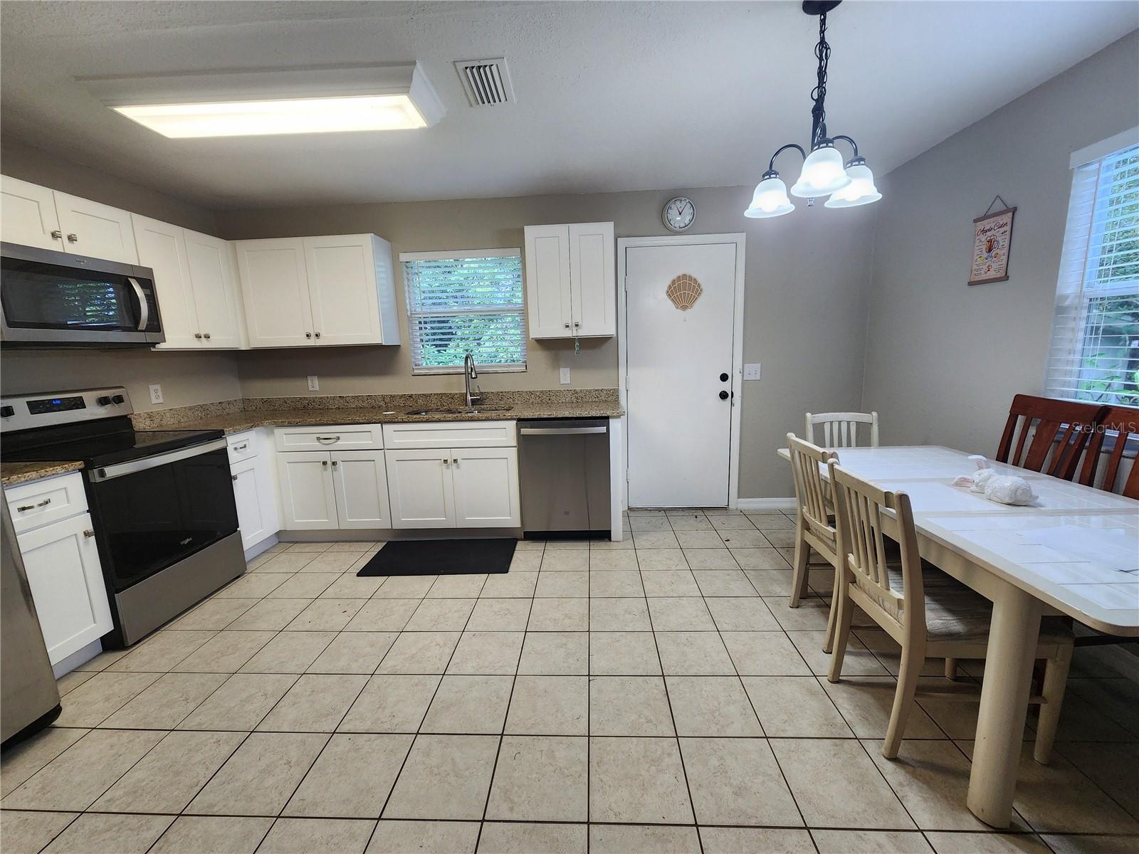 240 Newcomb St Property Photo 13