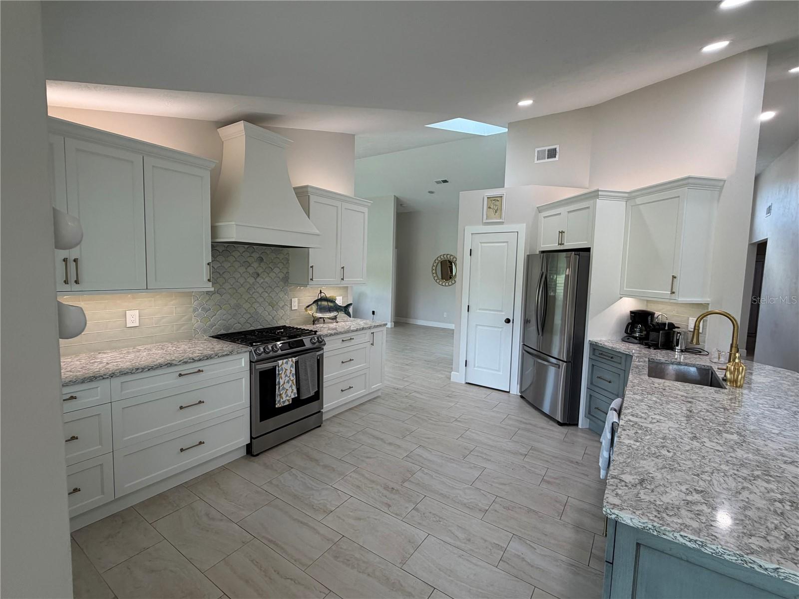 209 Bromely Cir Property Photo 12