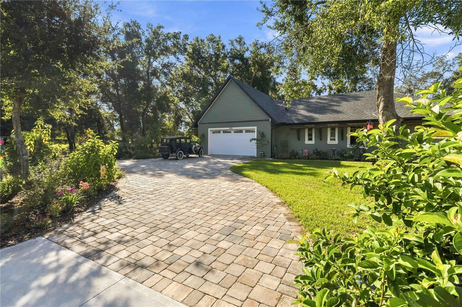 1915 Taylor Rd Property Photo 2