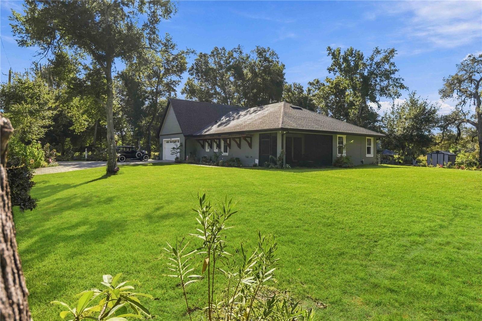 1915 Taylor Rd Property Photo 3