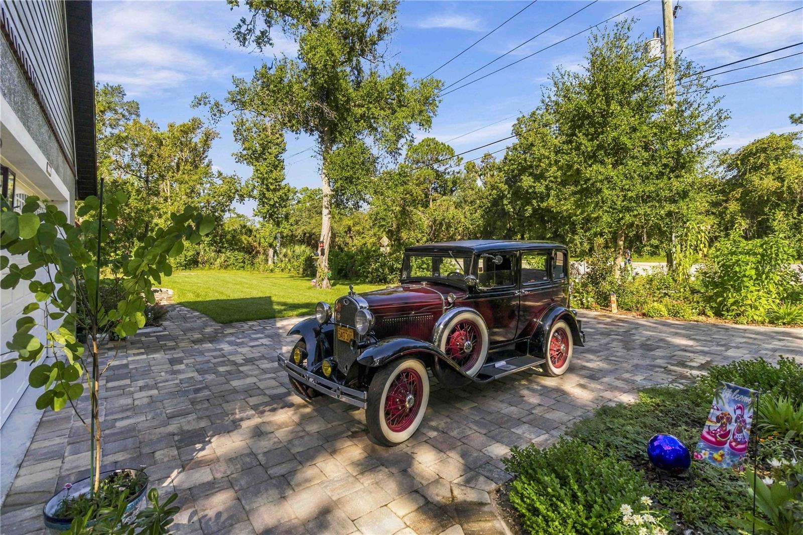1915 Taylor Rd Property Photo 8
