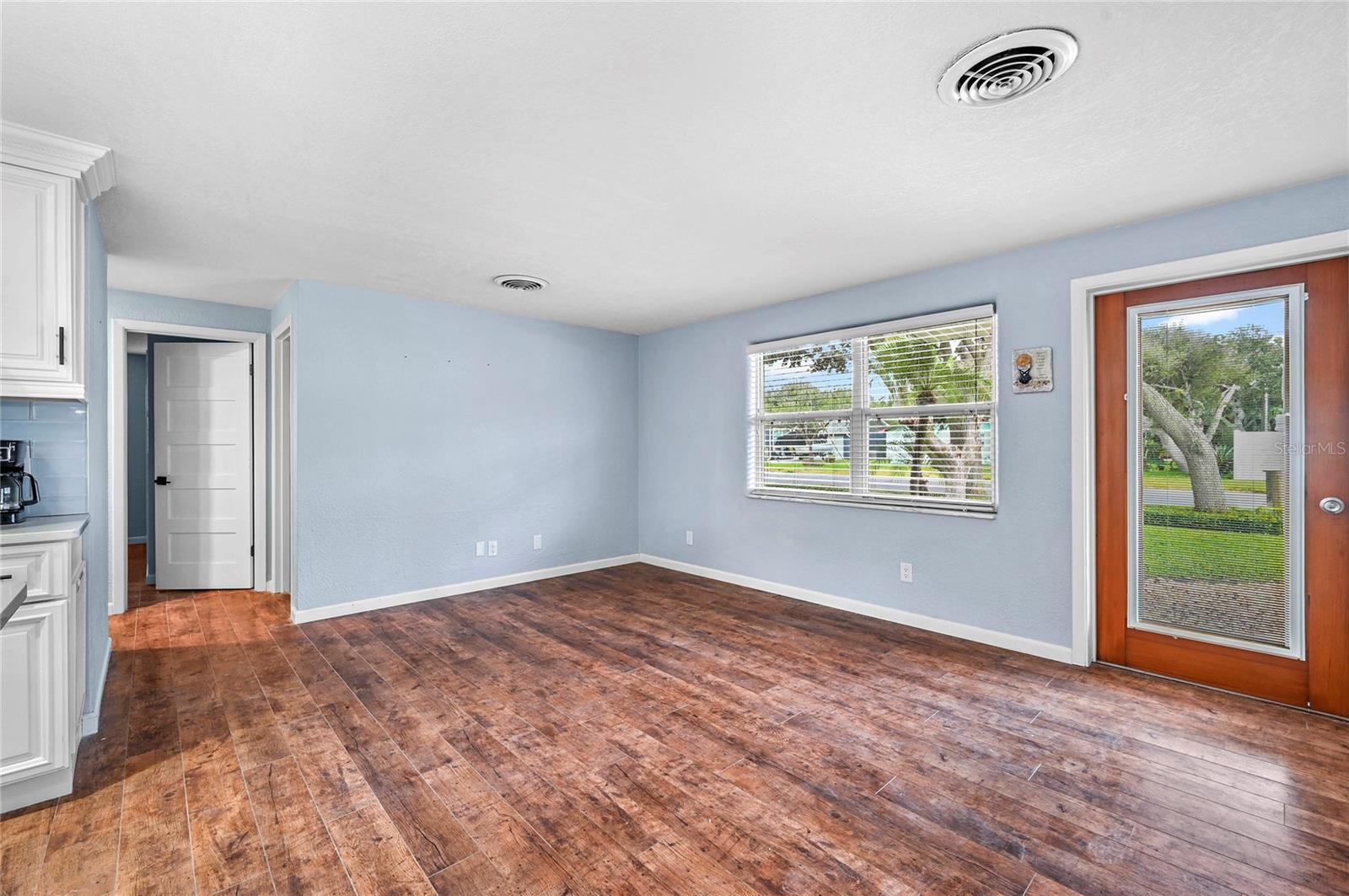 511 Evergreen St Property Photo 2