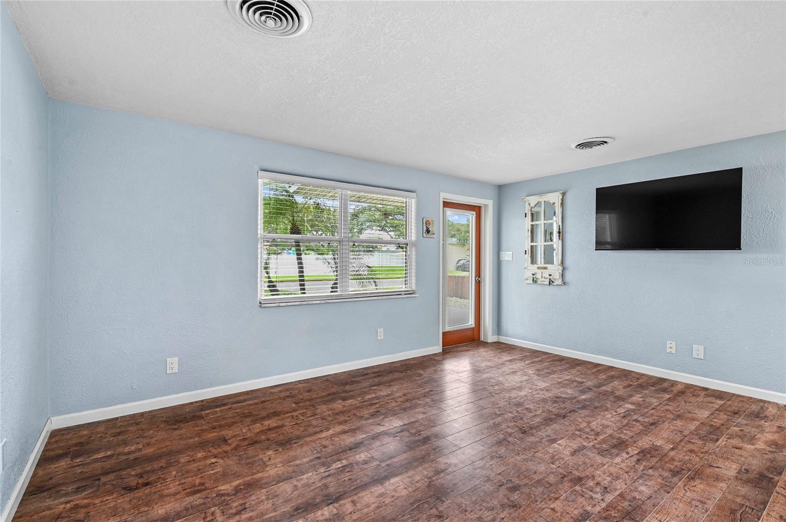 511 Evergreen St Property Photo 4