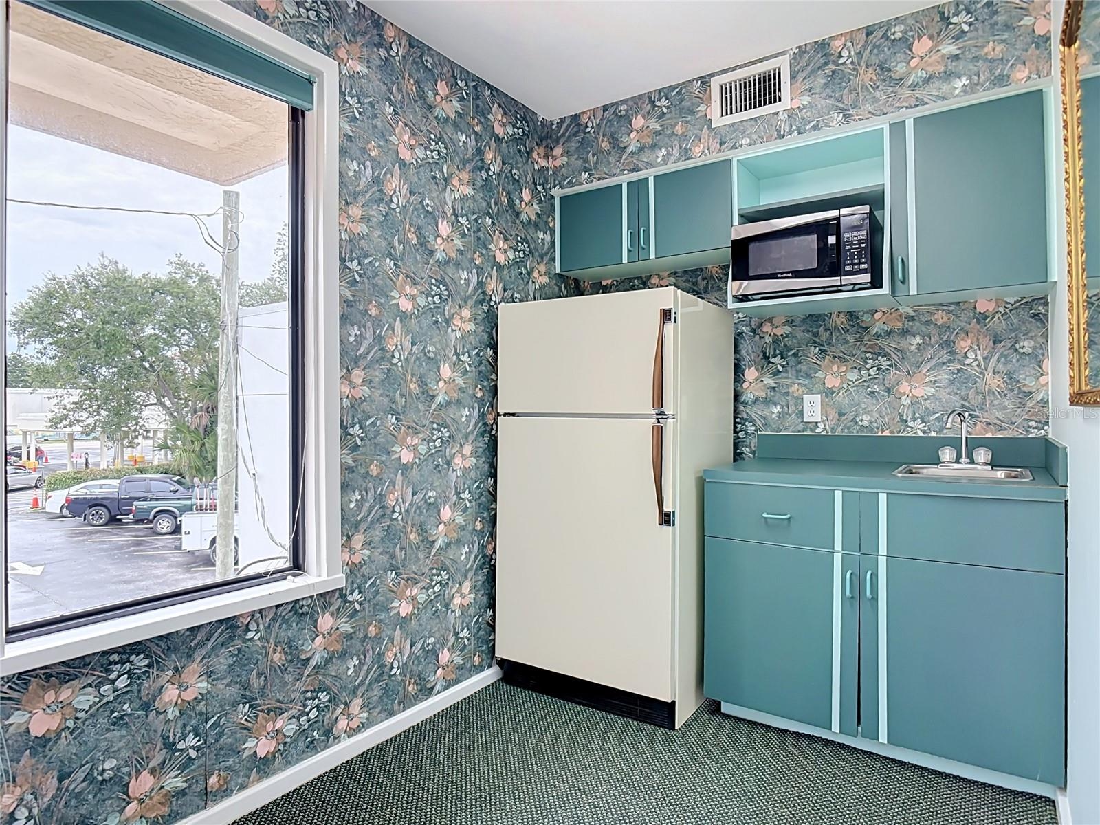 111 Live Oak St Property Photo 14