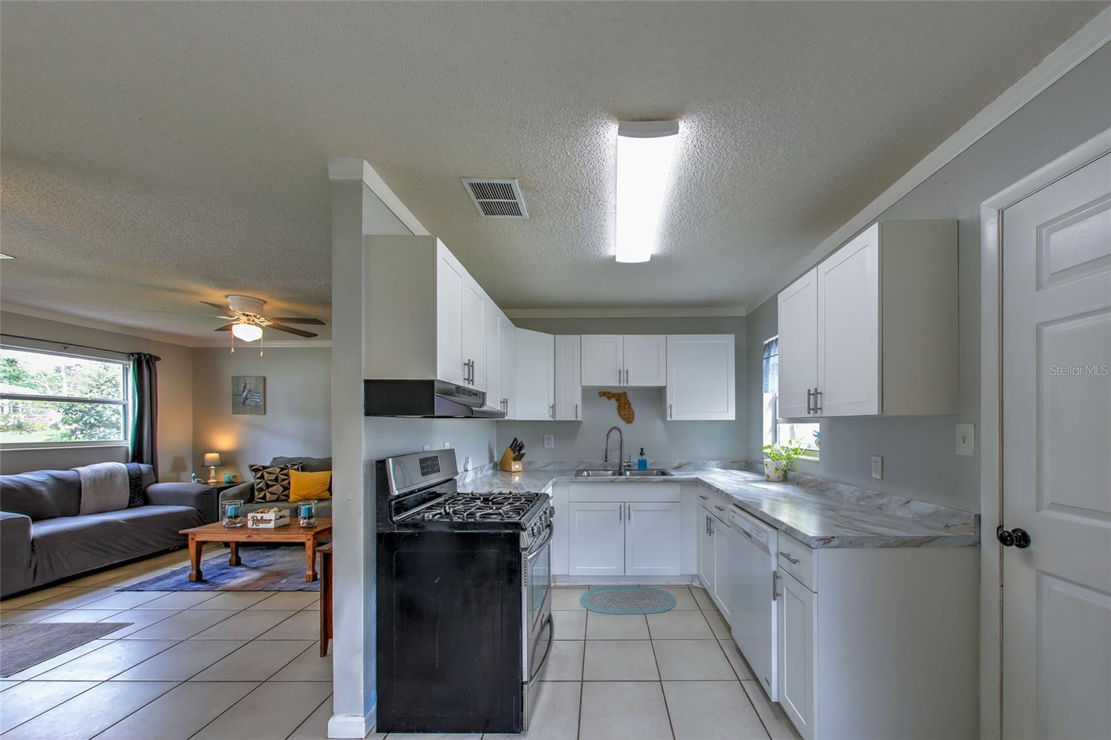 4505 Gray Ave Property Photo 6