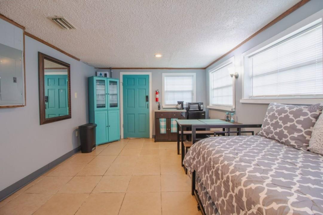 O5976748 Property Photo 3