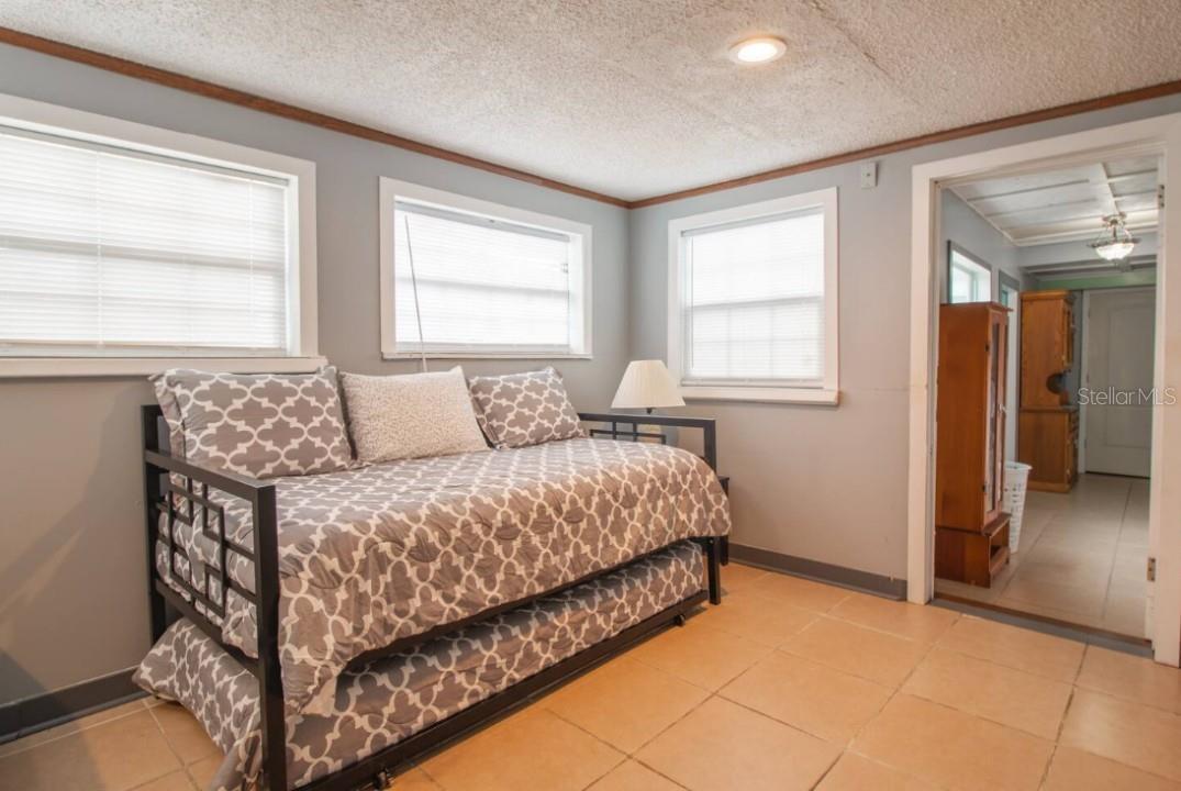 O5976748 Property Photo 4