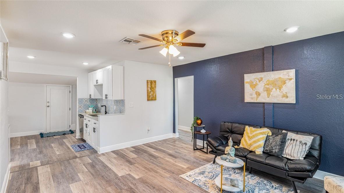 O5982097 Property Photo 4