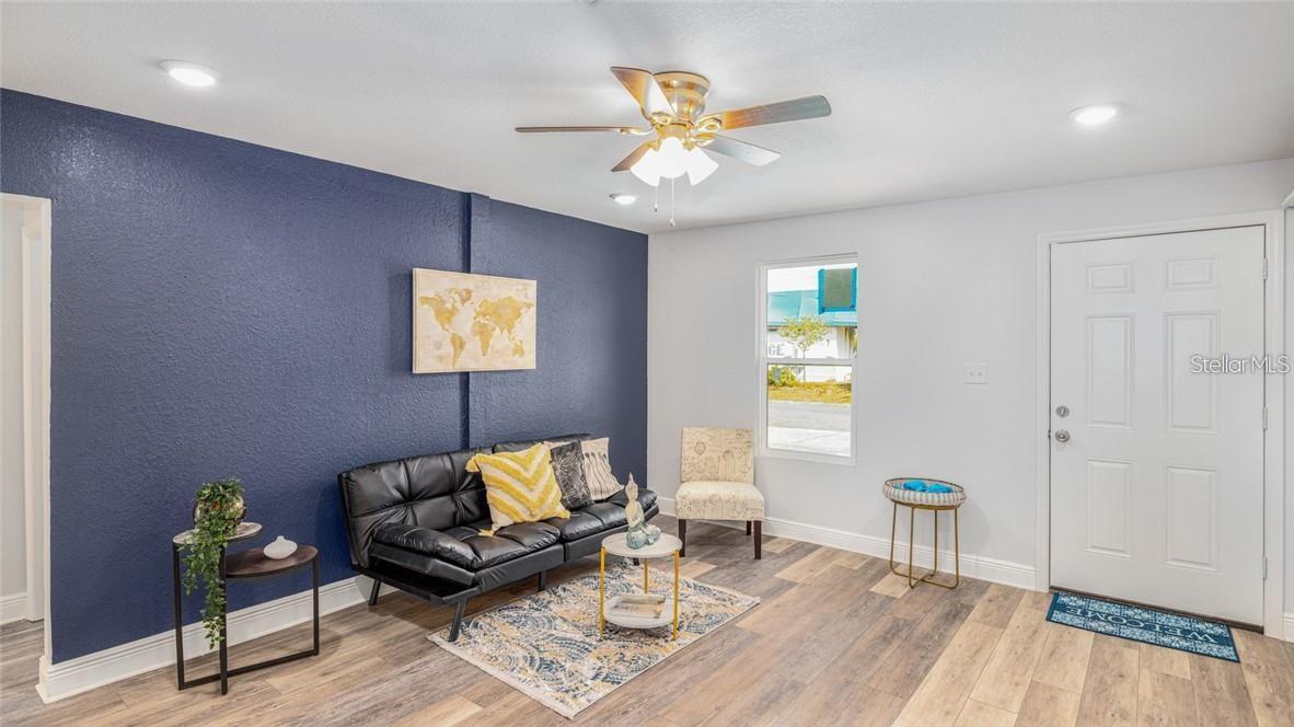 O5982097 Property Photo 5