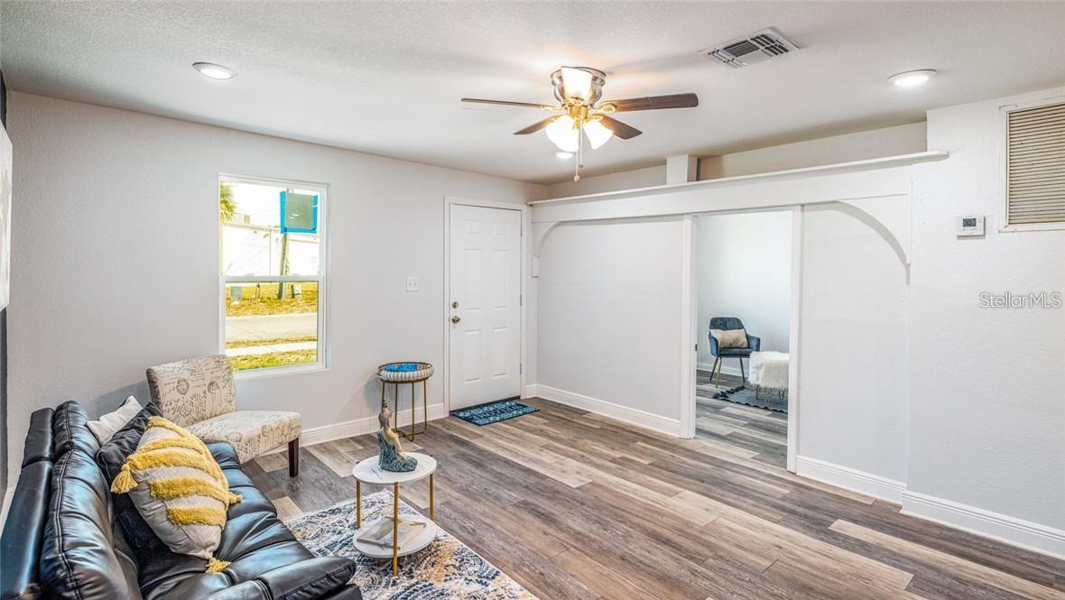 O5982097 Property Photo 6
