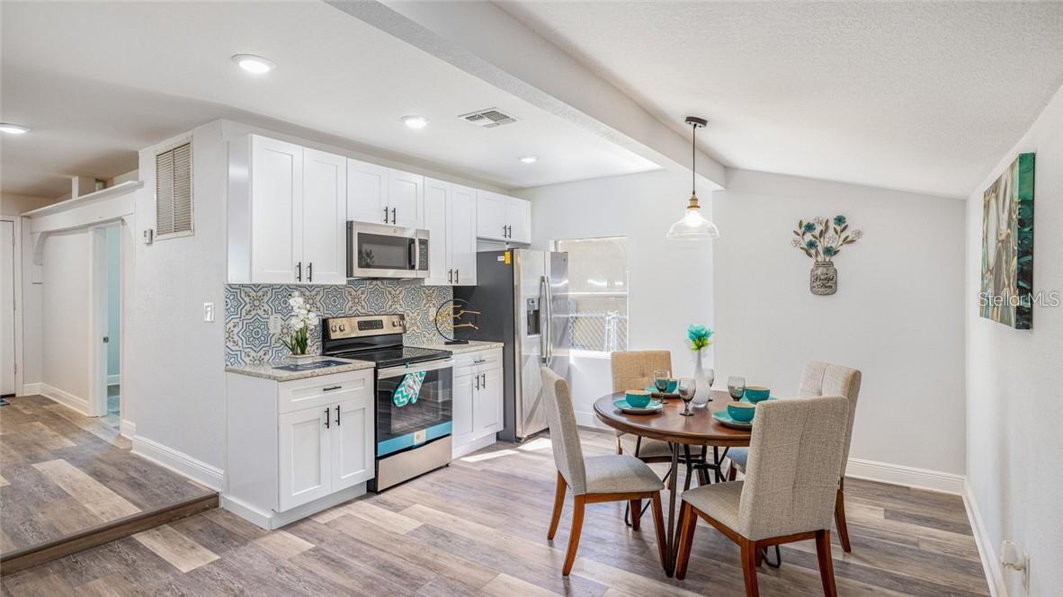 O5982097 Property Photo 8