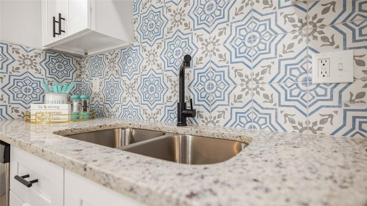O5982097 Property Photo 10