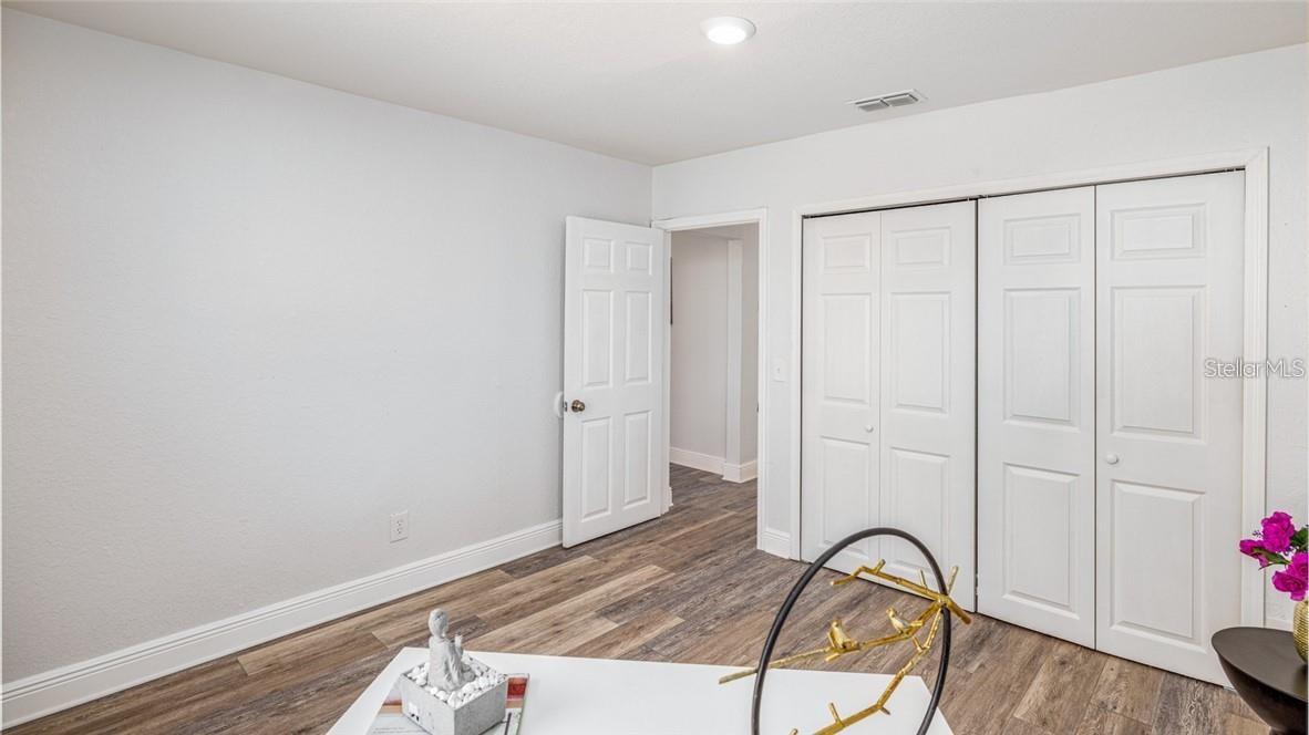 O5982097 Property Photo 14