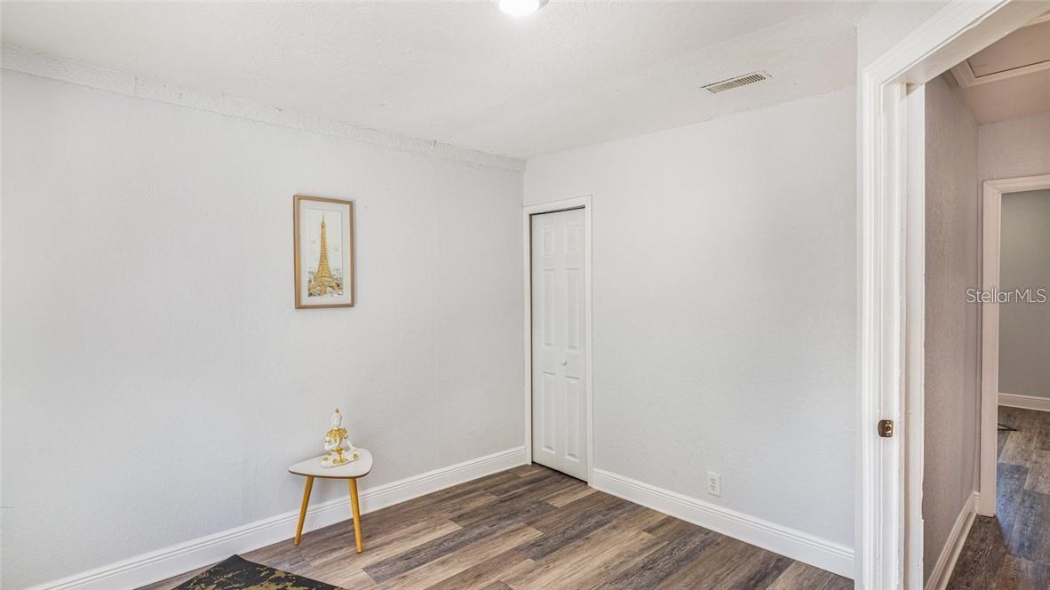 O5982097 Property Photo 18