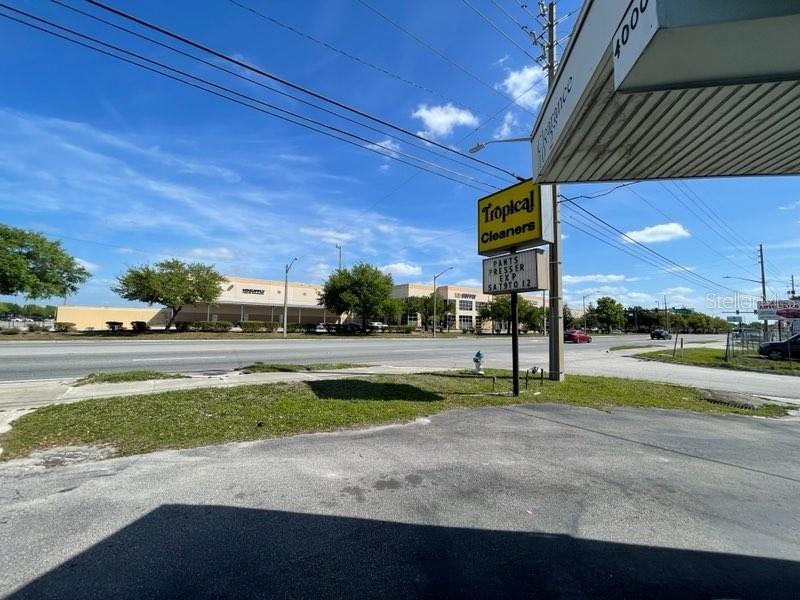 4000 Old Winter Garden Rd Property Photo 3