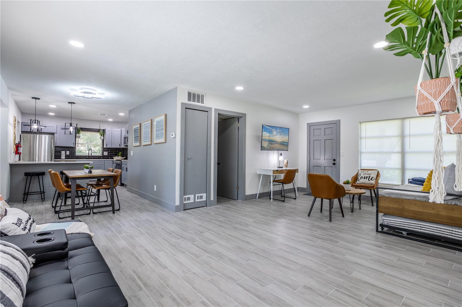 O6046183 Property Photo 4