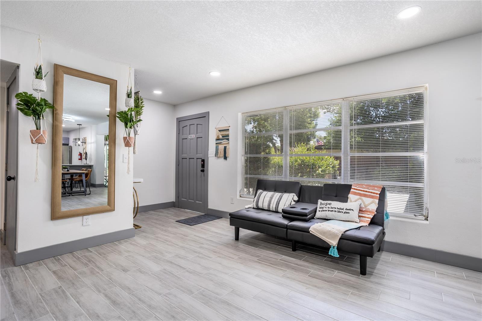 O6046183 Property Photo 5