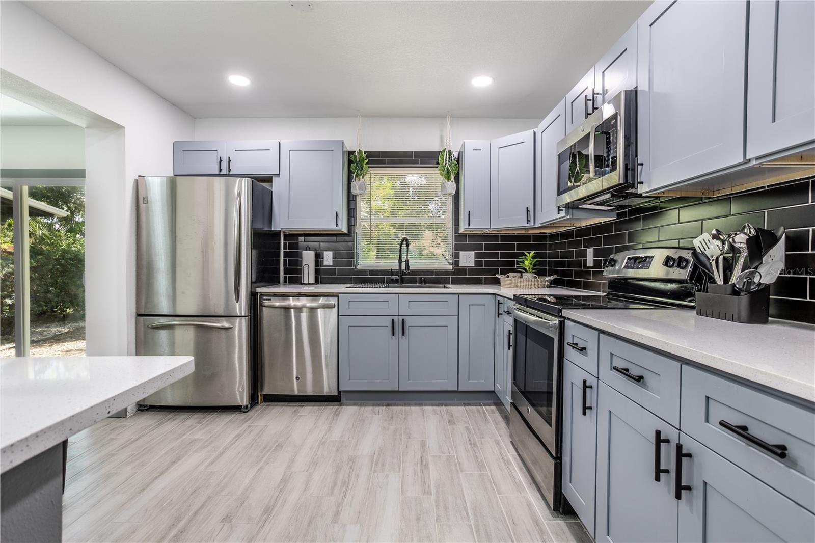 O6046183 Property Photo 7