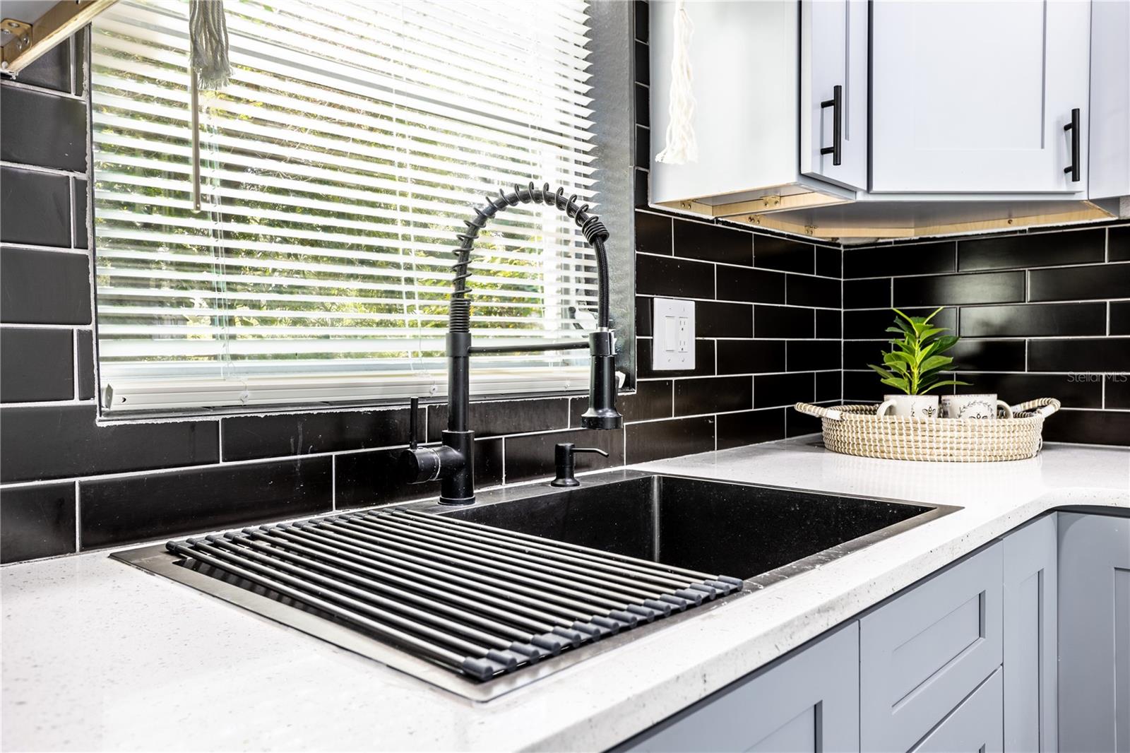 O6046183 Property Photo 10