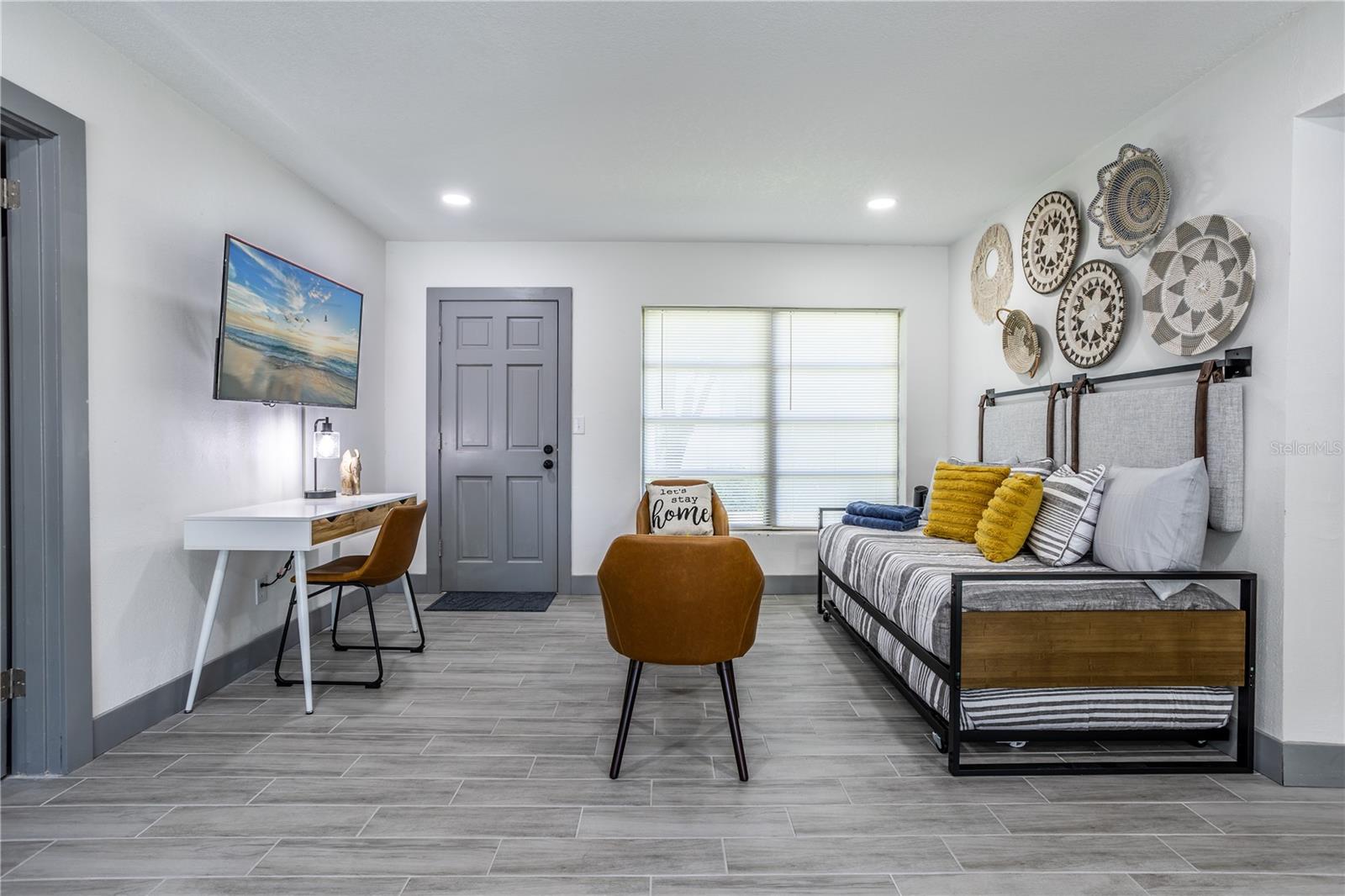 O6046183 Property Photo 11