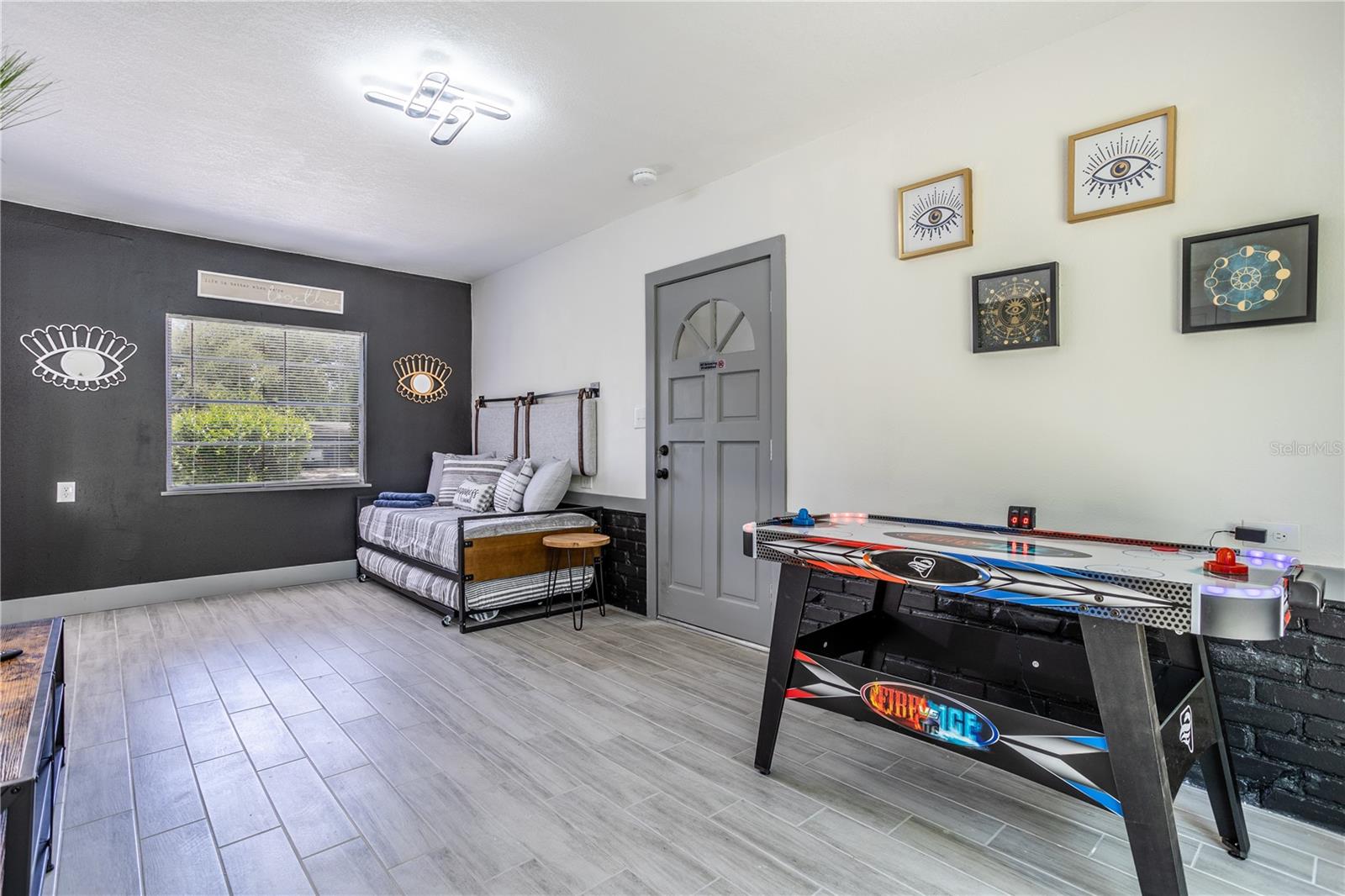 O6046183 Property Photo 12