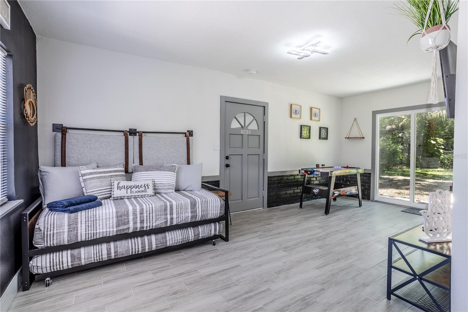 O6046183 Property Photo 13