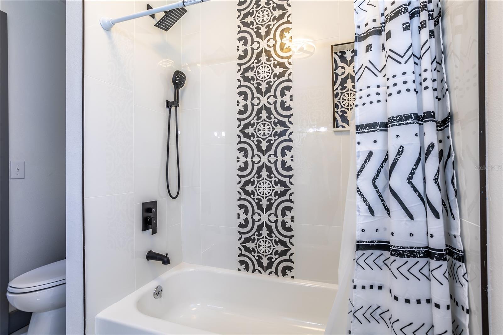 O6046183 Property Photo 23