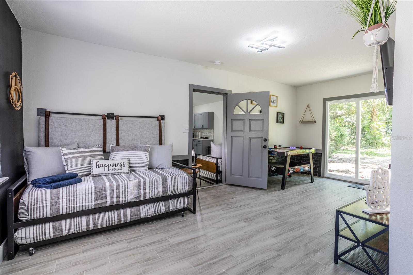 O6046183 Property Photo 31