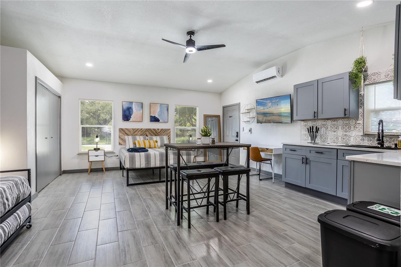 O6046190 Property Photo 5