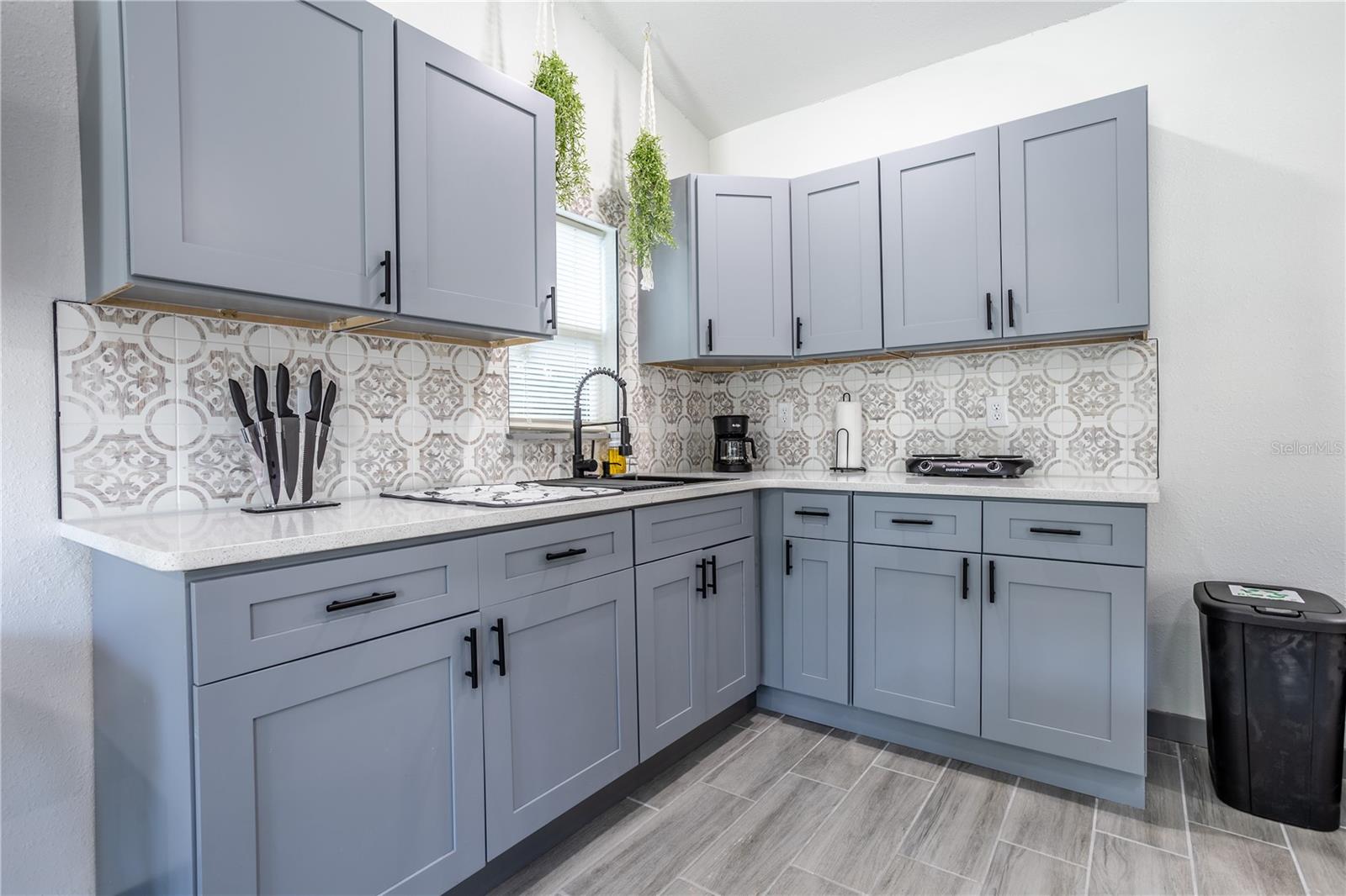 O6046190 Property Photo 6