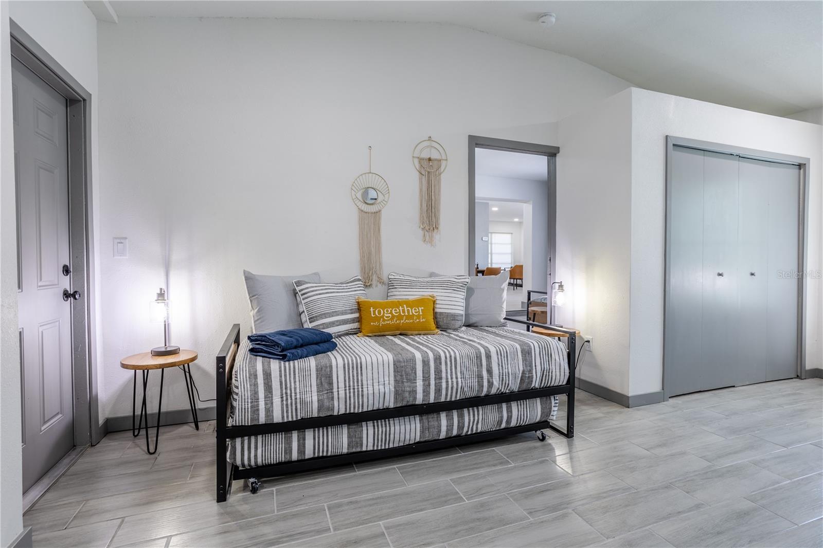 O6046190 Property Photo 18
