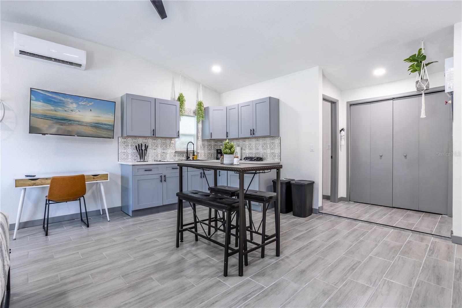 O6046190 Property Photo 19