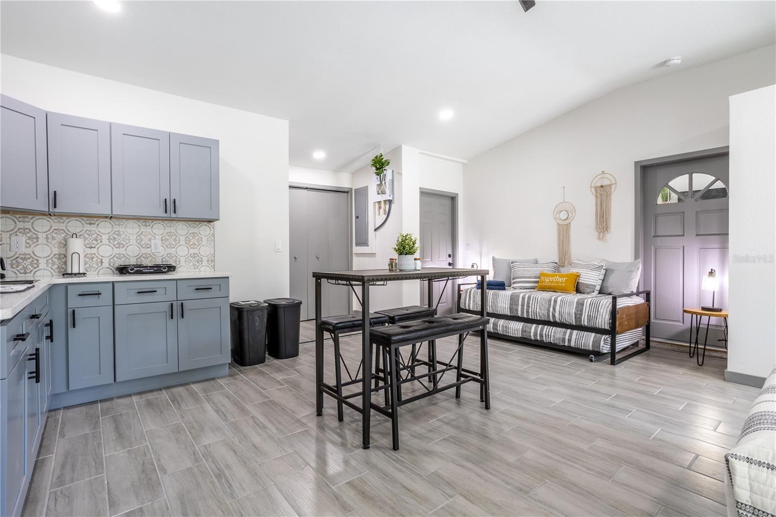 O6046190 Property Photo 21