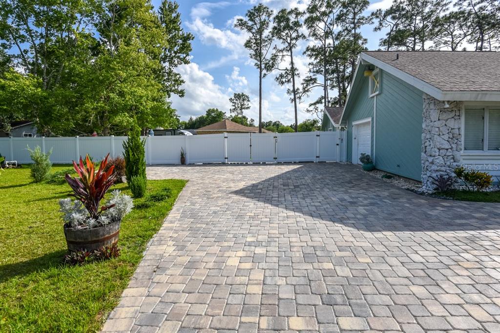 213 Riverbend Road Property Photo 4